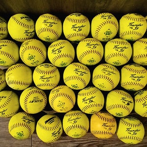 32 dudley thunder softballs used