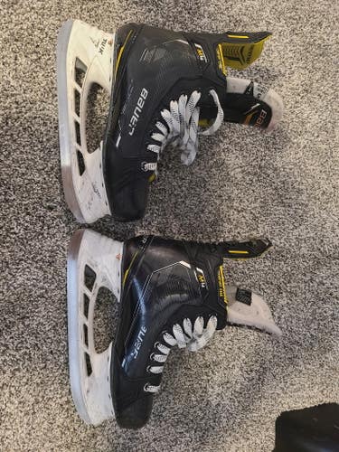 Bauer Supreme M4 Hockey Skates Size 5 (Used)