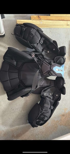 Small Vaughn SLR3 Goalie Chest Protector (Used)