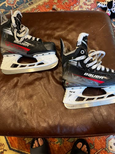 Bauer Vapor X Hockey Skates Regular Width  Size 4 (Used)