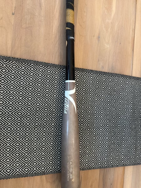 Victus Tatis Maple Bat (-7) 23 oz 30" (Used)