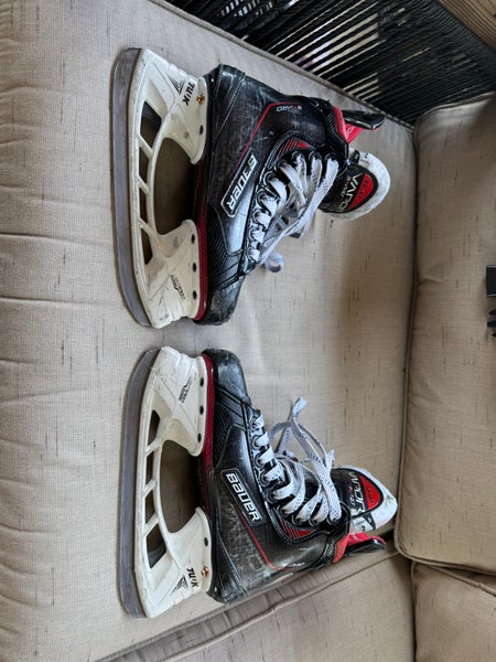 Bauer Vapor 5x pro Hockey Skates Regular Width Size 2 (Used)