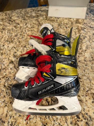 Bauer Supreme 3S Hockey Skates Sizes 1.5 (Used)