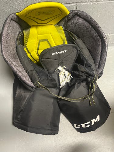Small Senior CCM Tacks 9060 Hockey Pants  (Used)