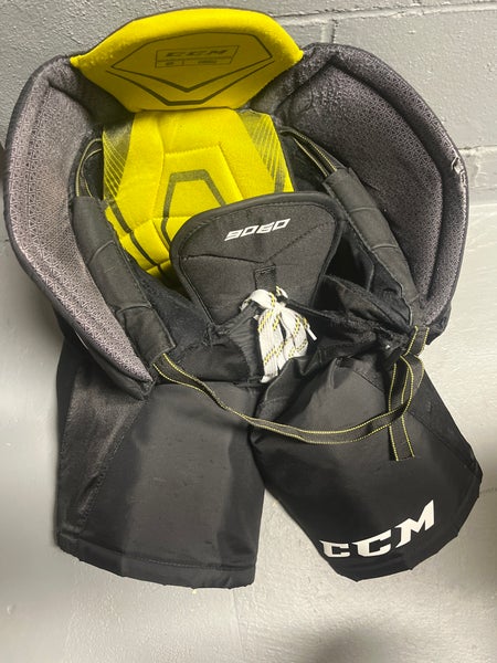 Small Senior CCM Tacks 9060 Hockey Pants  (Used)