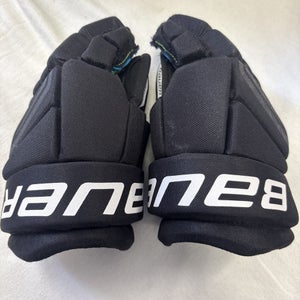 Junior Size 10 Inch Bauer X Ice Hockey Player Gloves. MINT CONDITION
