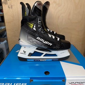 Bauer Vapor Hyperlite 2 Hockey Skates  8 (New)