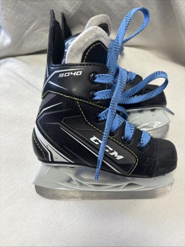 Youth Size 9 CCM TACKS 9040 Ice Hockey Skates