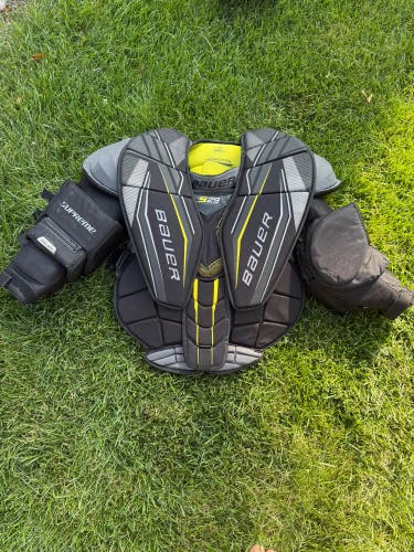 Small 2023 Bauer Supreme s29 Goalie Chest Protector Pro Stock (Used)