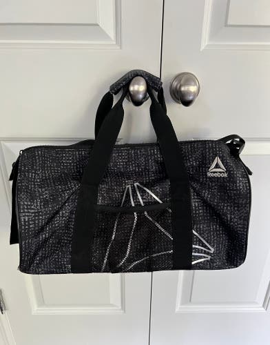 Reebok Black Gray Unisex Adjustable Strap Gym Duffle Bag 17x9x9 embroidery logo
