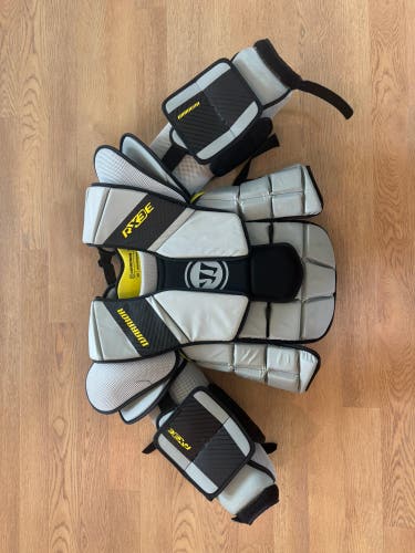 Medium  Warrior RX3E+ Goalie Chest Protector (Used)