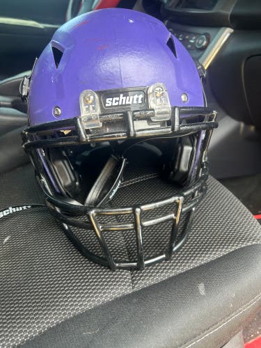 Large Youth Schutt Vengeance Pro Helmet (Used)