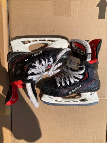 Bauer Vapor 3X Pro Hockey Skates | Size: 1.5