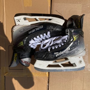 Bauer Vapor Hyperlite 2 Hockey Skates | Size: 8.5 Fit 1