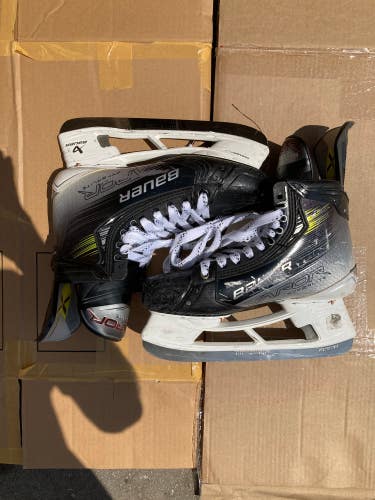 Bauer Vapor Hyperlite 2 Hockey Skates | Size: 8.5 Fit 1