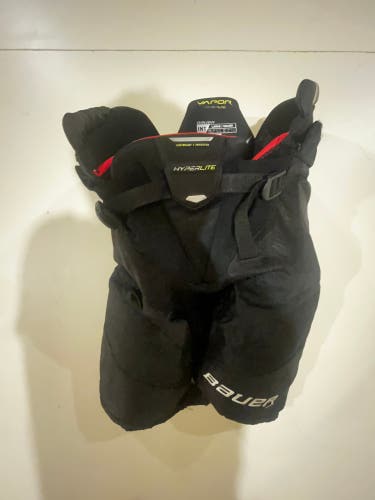 Intermediate Large Bauer Vapor Hyperlite Hockey Pants (Used)
