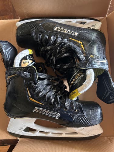 Bauer Supreme 2S Hockey Skates 7.5 (Used)