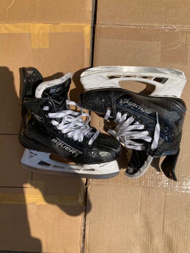 Bauer Supreme Matrix Hockey Skates | Size: 5.5 Fit 2