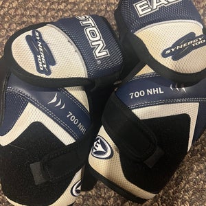 Medium Senior Easton Synergy 700 Elbow Pads Pro Stock (Used)