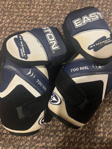 Medium Senior Easton Synergy 700 Elbow Pads Pro Stock (Used)