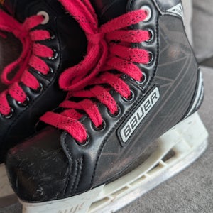Bauer Supreme 140 Hockey Skates Regular Width Size 1 (Used)