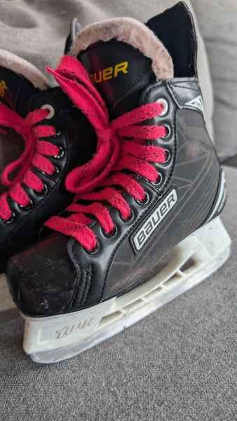 Bauer Supreme 140 Hockey Skates Regular Width Size 1 (Used)