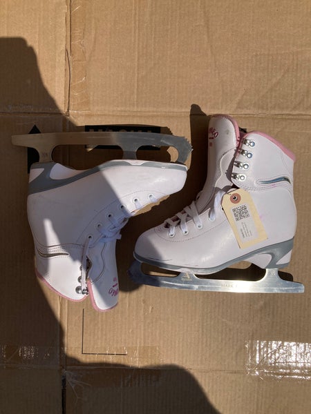 Jackson Ultima Soft Figure Skates Standard Width | Adult Size: 5