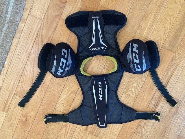 Junior Small CCM Tacks Shoulder Pads (Used)