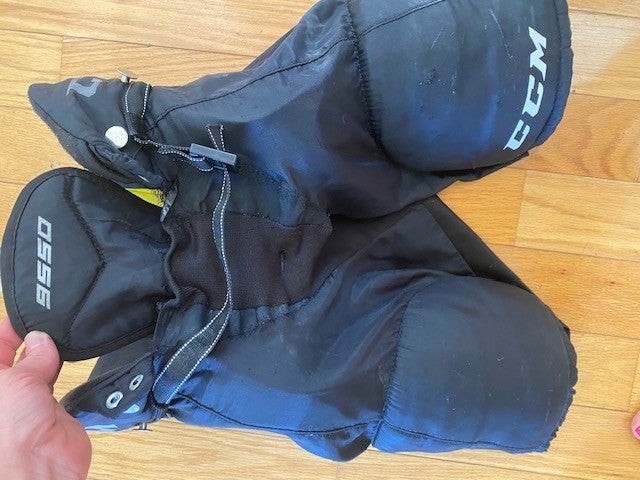 Junior Medium CCM Tacks 9550 Hockey Pants (Used)