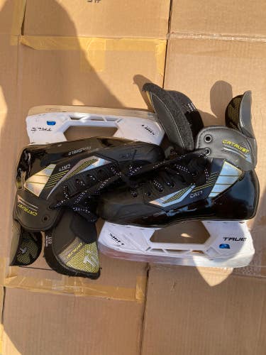 True Catalyst 7 Hockey Skates | Size: 5.5