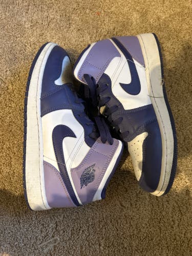 Women's Size M 6.5 (W 7.5) Jordan Shoes (Used)