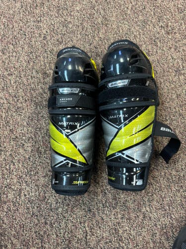 Junior Bauer Supreme Matrix 11 Shin Pads (New)