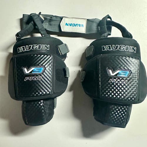 Vaughn V9 Hockey Pro Senior Goalie Knee Guards with Belt