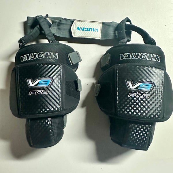 Vaughn V9 Hockey Pro Senior Goalie Knee Guards with Belt