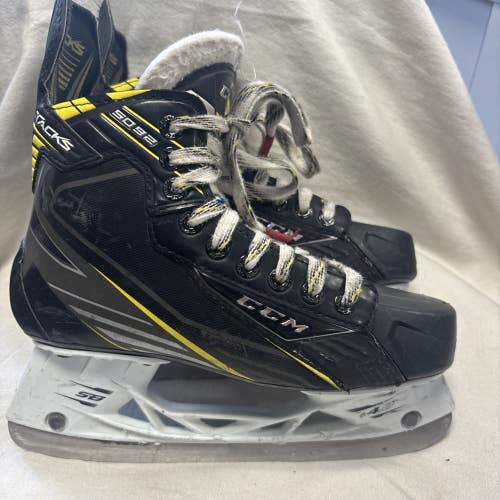 Intermediate Size 5 EE CCM TACKS 5092 Ice Hockey Skates. Extra Wide