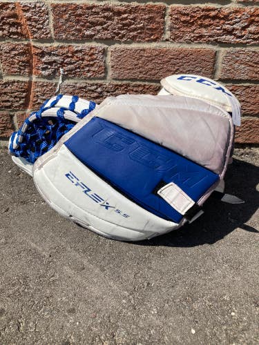 CCM Extreme Flex E5.5 Regular Goalie Glove | Size: Senior