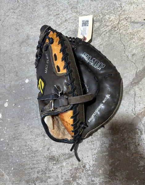 Brown Mizuno MZS-C35 RH Catcher's Baseball Glove 33" (Used)