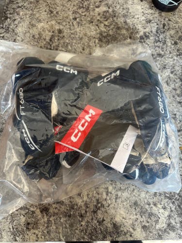 CCM FT 680 Gloves 11" (New)