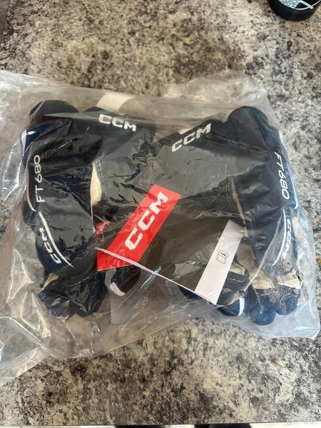 CCM FT 680 Gloves 11" (New)