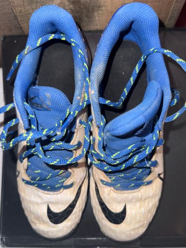 Kid's 6Y (Big Kids / Youth) Nike Molded Cleats (Used)