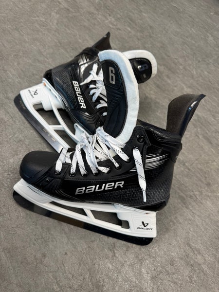 2024 Bauer Vapor Hyperlite 2 Hockey Skates Regular Width Pro Stock 8 (Used)