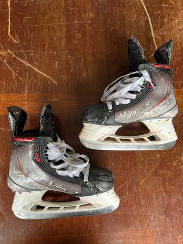 Bauer Vapor Hyperlite Hockey Skates Size 5 Pro Stock