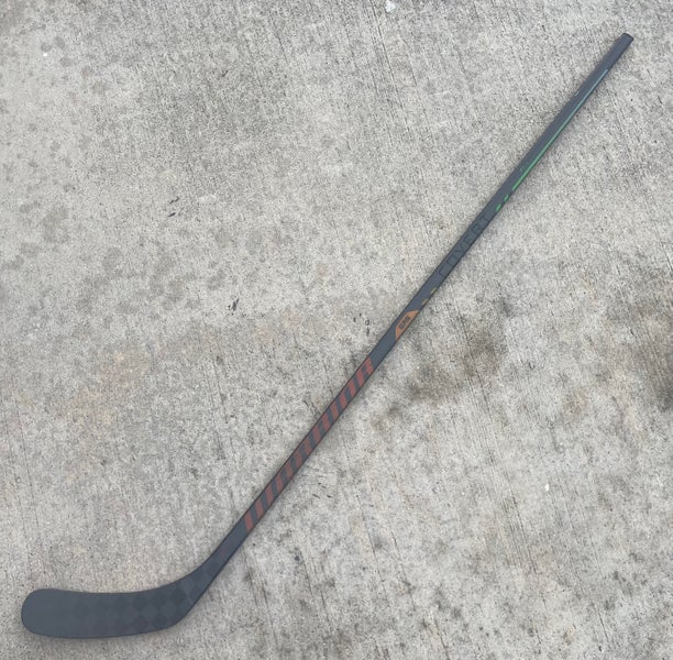Warrior Covert QR6 pro Right Handed W03 Curve 95 Flex Pro Stock (New) Stick Item#5924HTX
