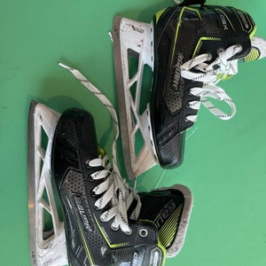 Intermediate Bauer GSX Hockey Goalie Skates Regular Width Size 5.5 (Used)