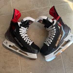 Very Lightly Used Bauer Hockey Skates Regular Width With Steel    9 (Used)