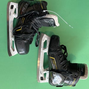 Intermediate CCM Super Tacks 9370 Hockey Goalie Skates Regular Width Size 4 (Used)