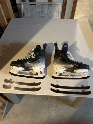 Bauer Vapor Hyperlite 2 Hockey Skates 8.5 (Used) With Two Extra Sets Of Steel