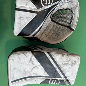 White Junior Warrior Ritual G6 E+ Goalie Gloves & Blockers Regular (Used)