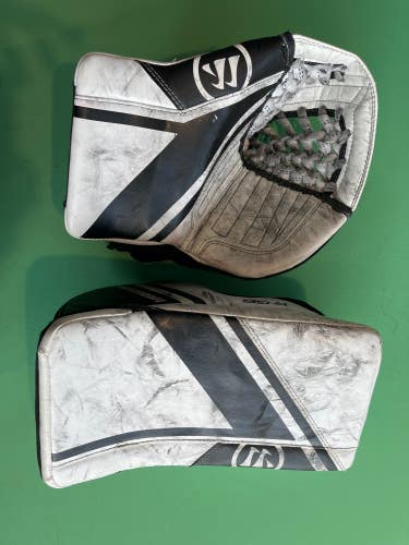 White Junior Warrior Ritual G6 E+ Goalie Gloves & Blockers Regular (Used)
