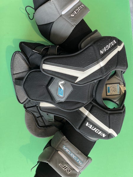 Junior Small / Medium Vaughn Velocity V9 Goalie Chest Protector (Used)